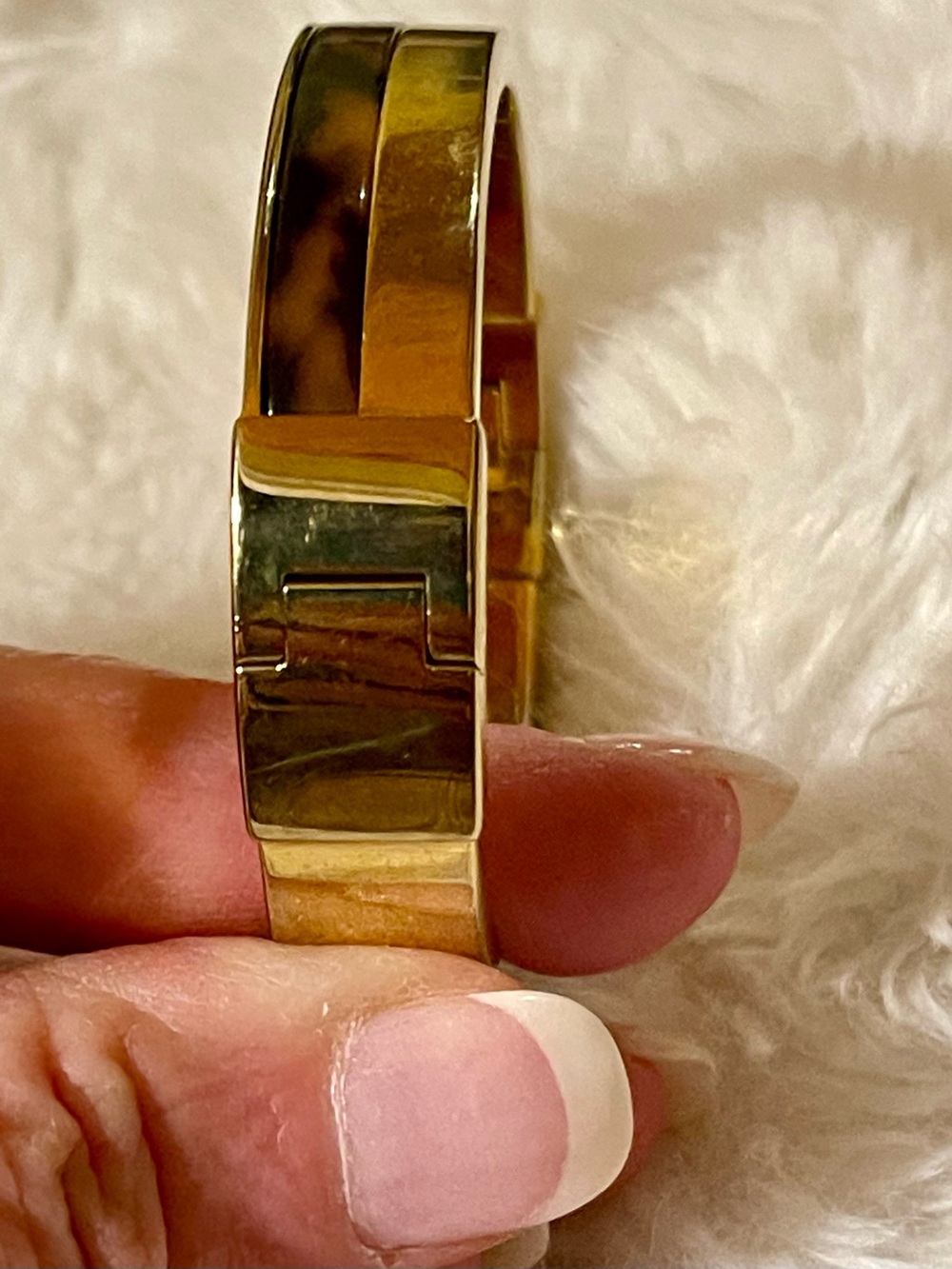 Michael Kors Gold and Tortoiseshell Inlay Bangle Bracelet - Picture 4 of 9